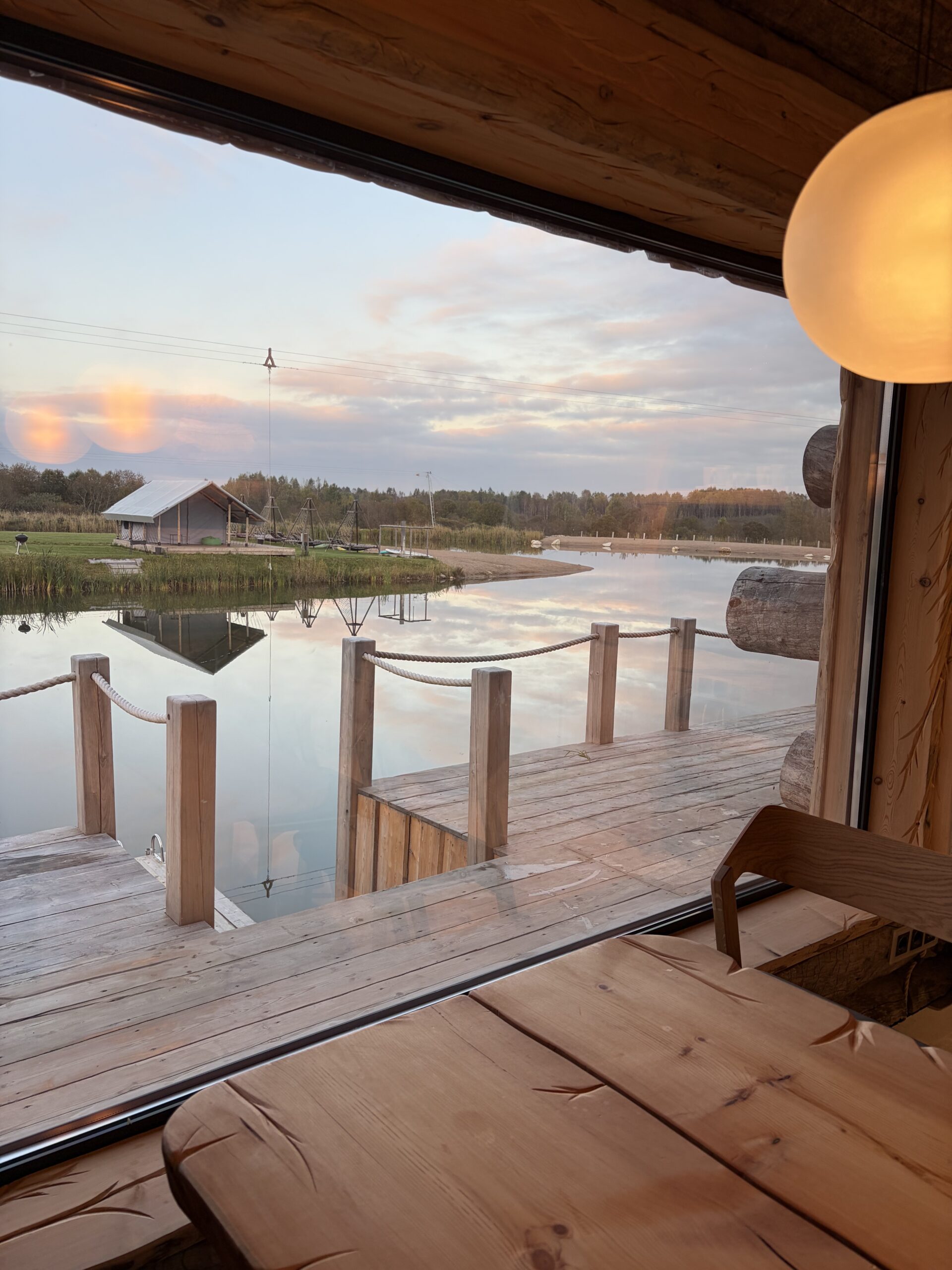 вид на озеро из Савицких бань вид на озеро из Савицких бань